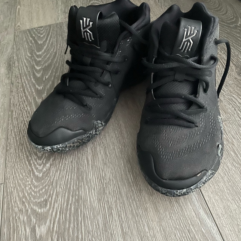 Nike Kyrie 4-Blackout